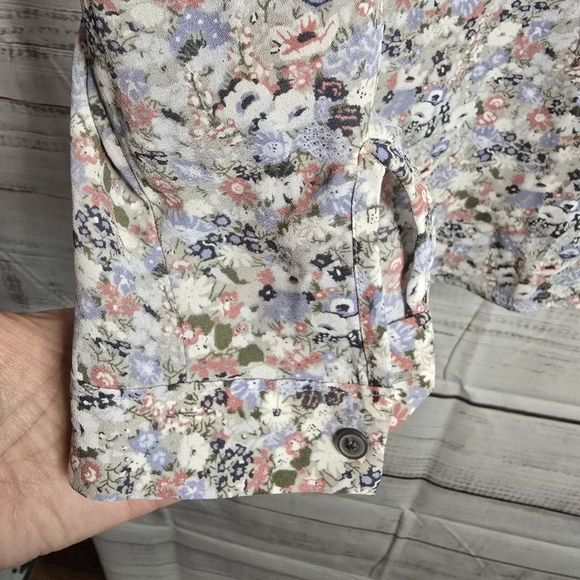 LOFT Multicolor Floral V-Neck Blouse Woman Size Xsmall - Picture 3 of 5